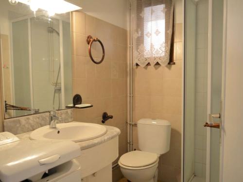 Photo de la galerie de l'établissement Maison familiale 6 couchages avec terrasse à 400m de la plage - Argelès-sur-Mer - FR-1-225-39, à Argelès-sur-Mer