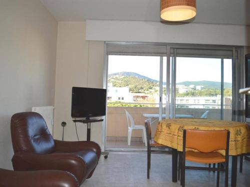 Cavalaire : Appartement 2 Pièces, à 300m Plage, Clim, Balcon - FR-1-226B-331