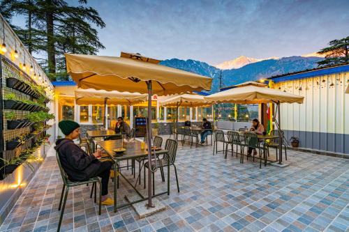 A restaurant or other place to eat at The Hosteller Mcleodganj, Mall Road