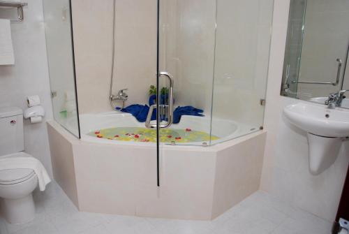 Et badeværelse på Ocean Star Resort