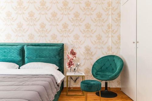 New Huge 5BDR/2bath Apt(+netflix)/1min toAcropolis