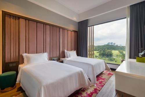 Postel nebo postele na pokoji v ubytování M Resort & Hotel Kuala Lumpur