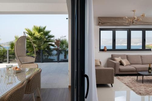 Beautiful Villa Beachfront Sun 1 – Photos 2