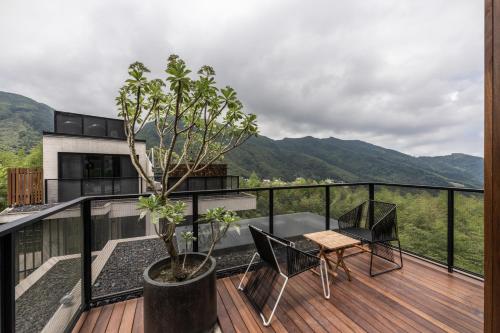 ロッジから撮影された、または一般的な山の景色