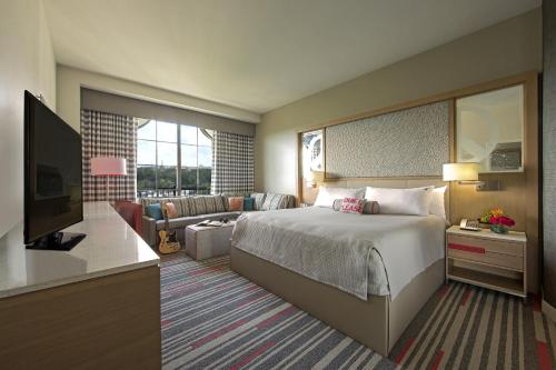Cama ou camas em um quarto em Universal's Hard Rock Hotel®