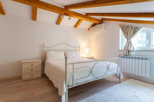 Postel nebo postele na pokoji v ubytování Apartments Svalina