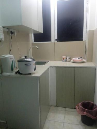una cucina con lavandino e piano di lavoro di Three D please send an enquiry before booking a Città di Malé