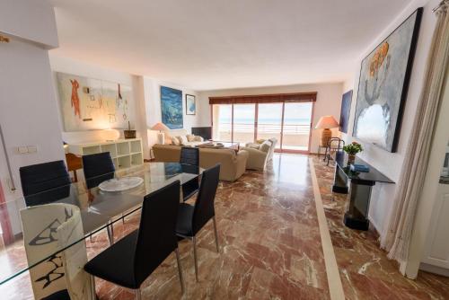 Martín- Amplio apartamento familiar frente al mar