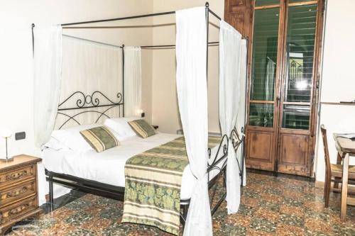 Nice portion of property By Villa Il Mosaico