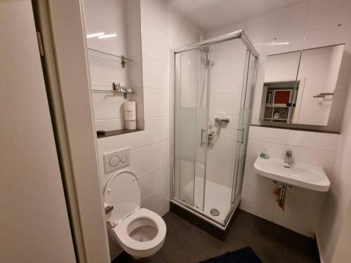 Bilik mandi di Modernes Appartment für 4 -8 Gäste.