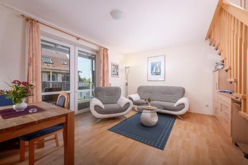 a living room with two chairs and a table at Ferienzentrum Yachthafen Rechlin in Rechlin