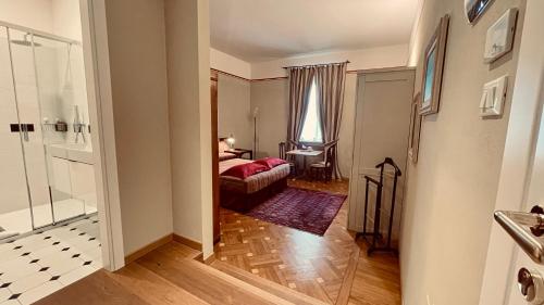 a room with a bed and a bathroom with a shower at Residenza Le 6 A in Trieste
