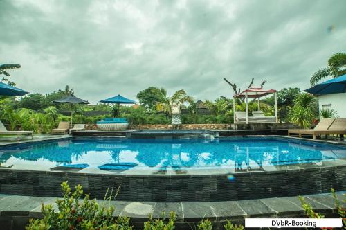 a swimming pool with blue water in a resort at Dayung Villas By Reccoma in Nusa Lembongan