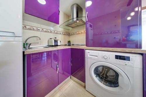 APARTAMENT PAU CASALS, 2 min walk from the sea & sea view