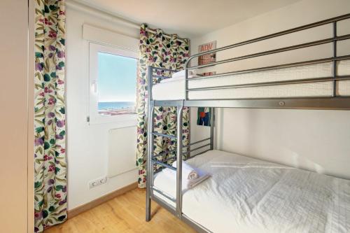 APARTAMENT PAU CASALS, 2 min walk from the sea & sea view