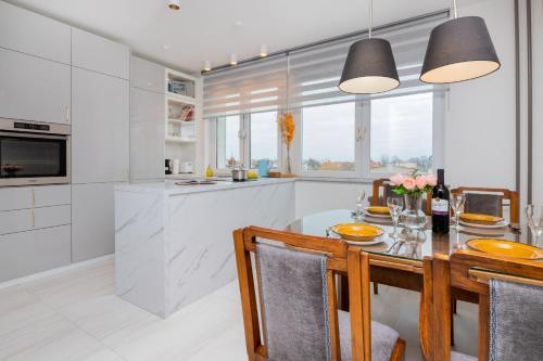 Beach Apartment with Balcony near the Beach in Sopot by Noclegi Renters