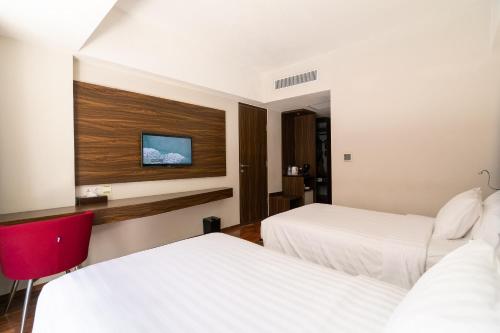 Postel nebo postele na pokoji v ubytování The Bene Hotel
