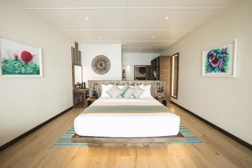 a bedroom with a large bed in a room at Kuredu Island Resort & Spa in Kuredu