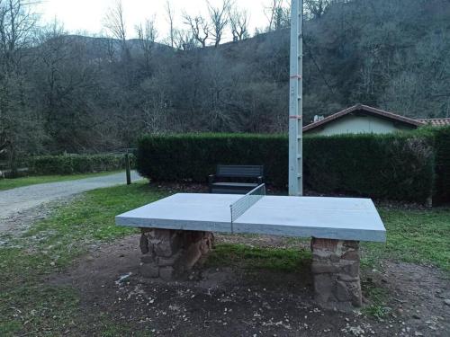 Instalaciones para jugar ping pong en Casa rural altza erreka o alrededores