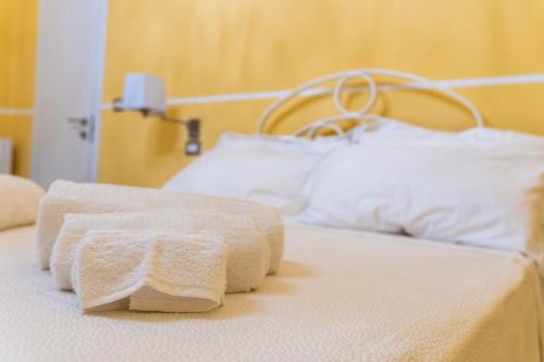 a bed with white towels sitting on top of it at A casa dei miei in San Pietro Vernotico