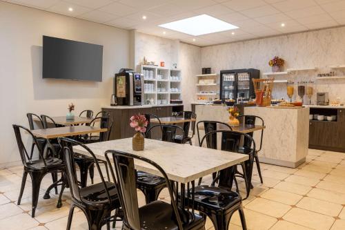 Cuisine ou kitchenette dans l'établissement Best Western Royal Hotel Caen