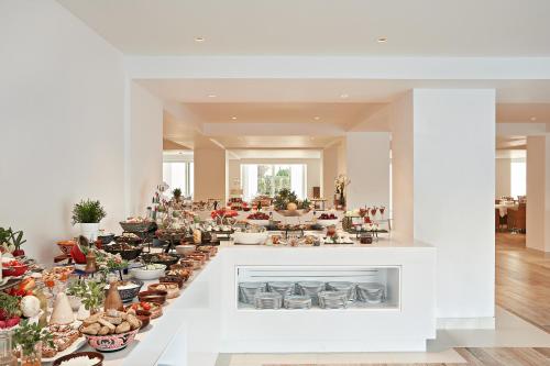 Makanan di atau berdekatan hotel