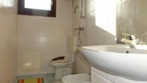 A bathroom at Three-room apartment with swimming pool in the nearby of the renowned spa