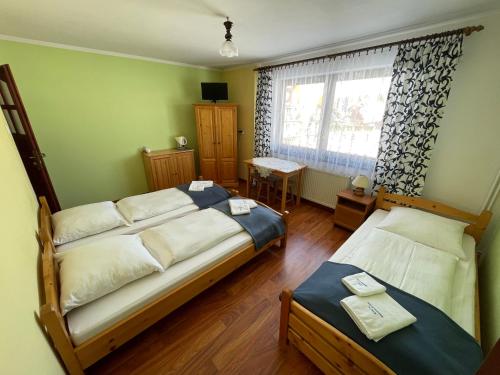 Postel nebo postele na pokoji v ubytování Pokoje Gościnne u Ady