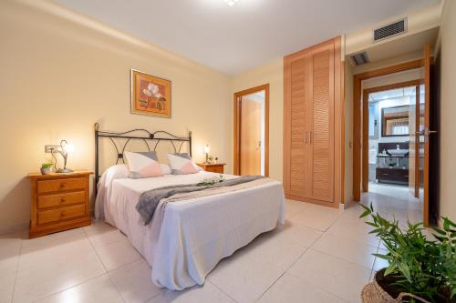 a bedroom with a large bed and a balcony at Alea Rentals - Maldivas in La Pineda