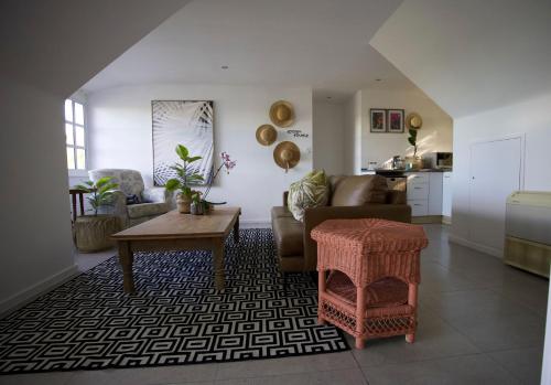 Ruang duduk di Shelbourne Boutique Lodge