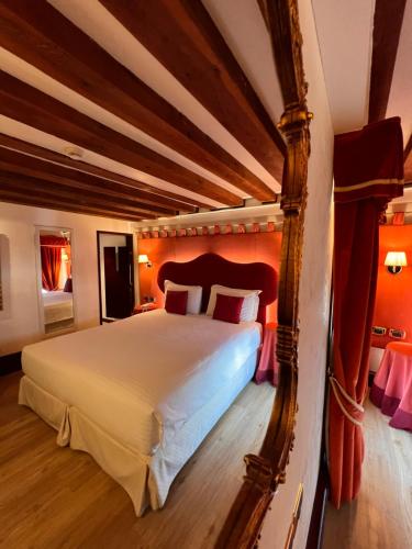 a bedroom with a large bed in a room at Ruzzini Palace Hotel in Venice