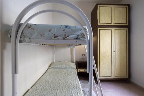 a bunk bed with a ladder in a room at Villetta Il Gallo in Mazara del Vallo