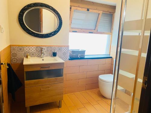 a bathroom with a sink and a mirror at Casita de pueblo in Benicàssim