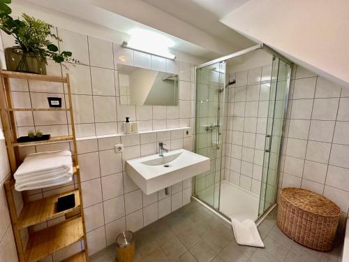 A bathroom at Designer Apartment im Herzen von Fulpmes
