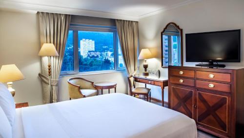 Télévision ou salle de divertissement dans l'établissement Hotel Torre Monserrate