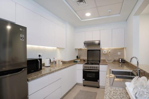 Fotografie z fotogalerie ubytování Luxurious 2 bedroom + Maid room Apartment with Burj Khalifa View v Dubaji