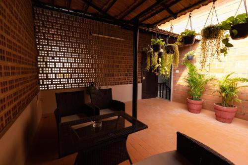 Ruang duduk di Luho Stone House