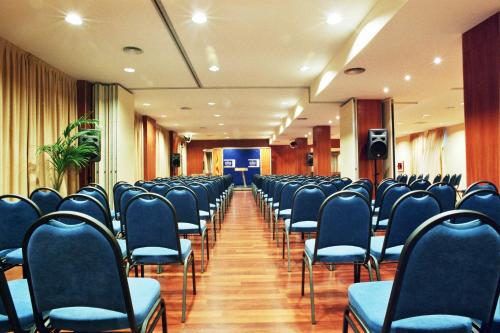 Οι επιχειρηματικές εγκαταστάσεις ή/και οι αίθουσες συνεδριάσεων στο Hotel Berga Park