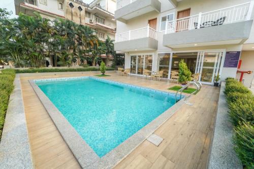 an image of a swimming pool in a house at Hotel Wayfarer in Porvorim