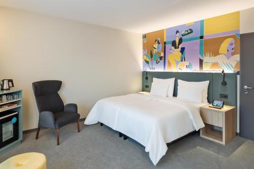 Una cama o camas en una habitación de Spark by Hilton Vienna Donaustadt