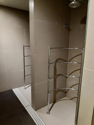 a shower with two racks in a bathroom at Lindo Flat Luxuoso em Moema Ibirapuera - Apto 1320 in Sao Paulo