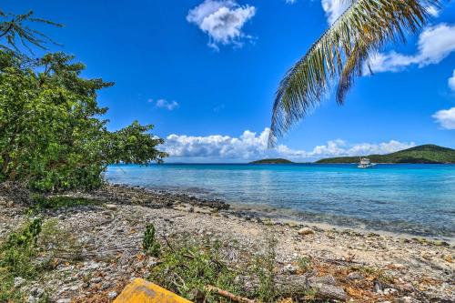 Galería fotográfica de Oceanview Culebra Escape with Balcony - Walk to Town en Culebra