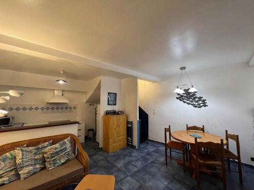 Η κουζίνα ή μικρή κουζίνα στο 6CONV21 Maison de pêcheur au Faubourg
