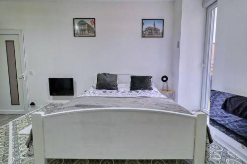 Postel nebo postele na pokoji v ubytování Studio cosy avec terrasse