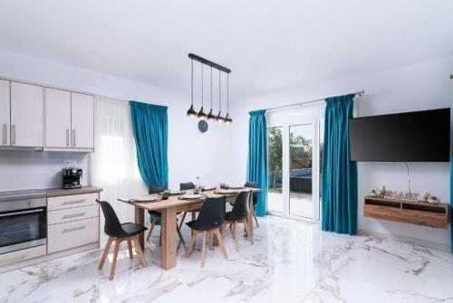 Η κουζίνα ή μικρή κουζίνα στο Villa Balux
