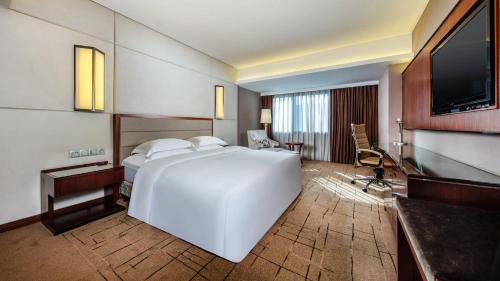 Postel nebo postele na pokoji v ubytování Crowne Plaza Foshan by IHG - Canton Fair free shuttle bus