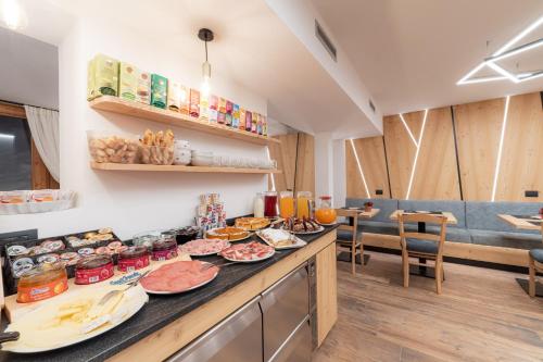 Gallery image of Albergo Garni Edy (B&B) in Canazei