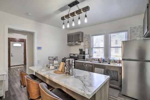 A kitchen or kitchenette at Pet-Friendly Home Rental Near Notre Dame!