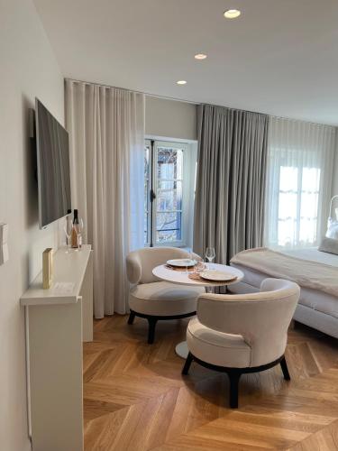 a bedroom with a bed and a table and chairs at O verso du Château - STUDIO 11 in Barr