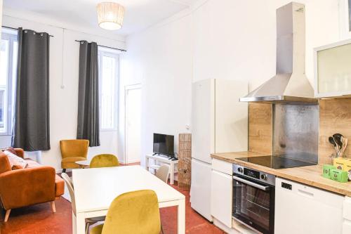 Køkken eller tekøkken på Appartement 2 chambres Vieux Port et Cours Julien